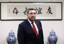 Dario Mihelin, hrvatski veleposlanik u Kini: “Posjet frizeru samo uz potvrdu mobilnog operatora”